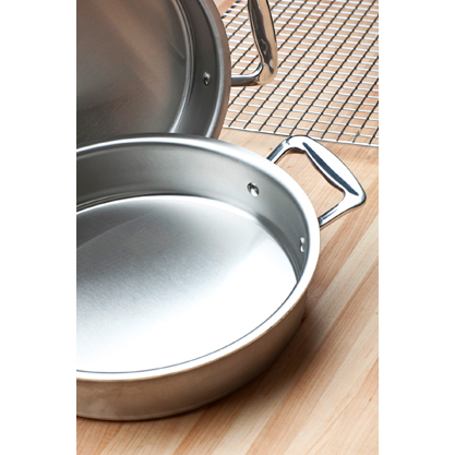 9 Round Cake Pan with Handles